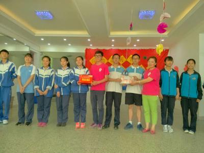 温江中学实验学校及成都新世纪外语学校捐赠12483.8元